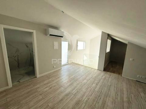 Moradia banda t4, c/piscina e cave, em alcochete