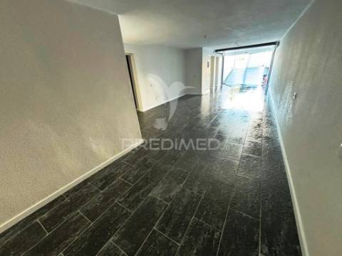 Moradia banda t4, c/piscina e cave, em alcochete