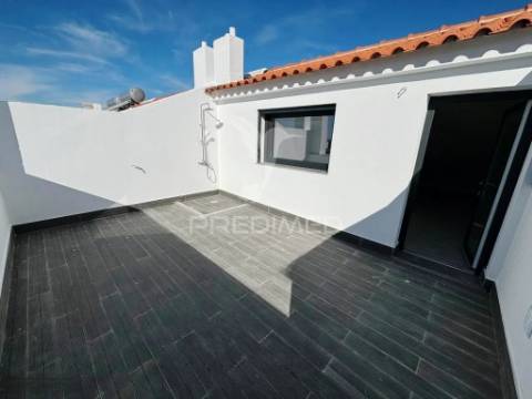 Moradia banda t4, c/piscina e cave, em alcochete