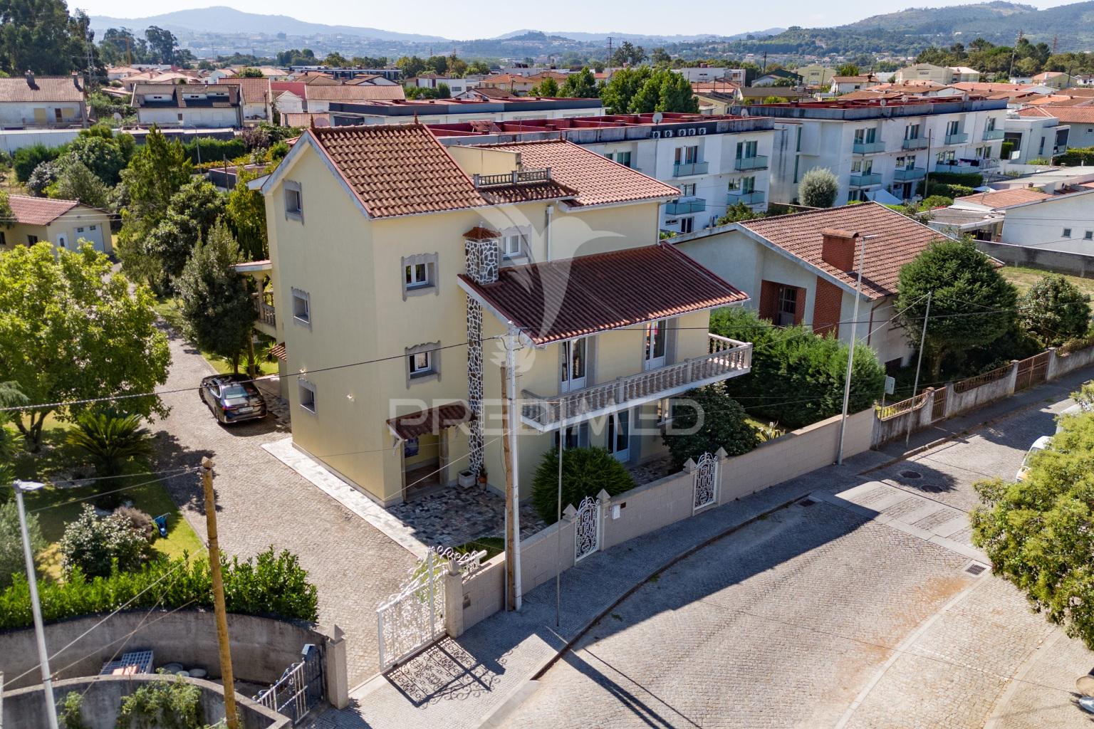 Moradia individual t5 com elevador e terreno – merelim s. paio, braga