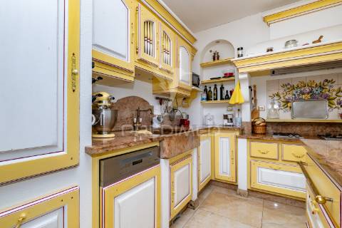 Moradia individual t5 com elevador e terreno – merelim s. paio, braga