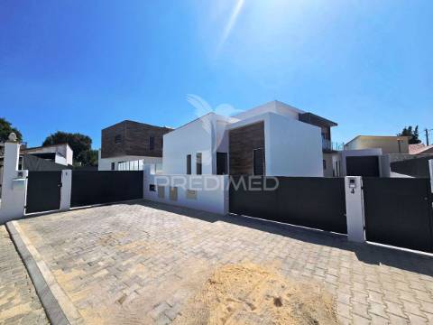 Moradia isolada t5, c/piscina e box, na brejoeira - azeitão