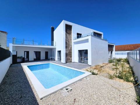 Moradia isolada t5, c/piscina e box, na brejoeira - azeitão
