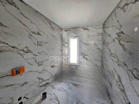 Moradia isolada t5, c/piscina e box, na brejoeira - azeitão