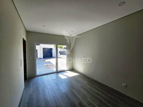 Moradia isolada t5, c/piscina e box, na brejoeira - azeitão