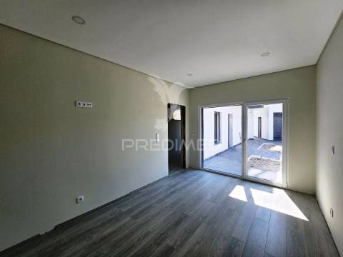 Moradia isolada t5, c/piscina e box, na brejoeira - azeitão