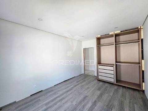 Moradia isolada t5, c/piscina e box, na brejoeira - azeitão