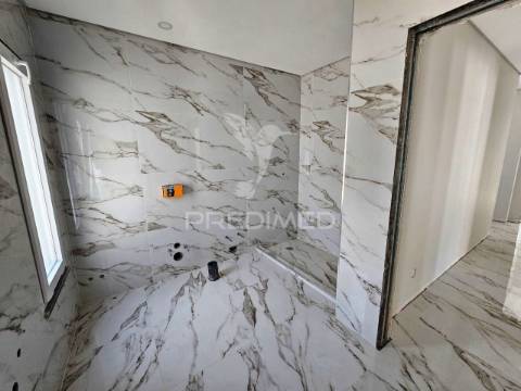 Moradia isolada t5, c/piscina e box, na brejoeira - azeitão