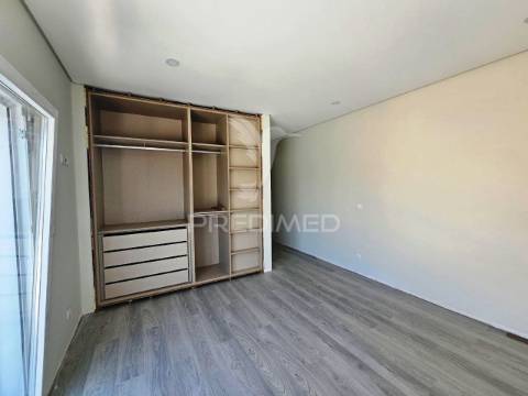 Moradia isolada t5, c/piscina e box, na brejoeira - azeitão