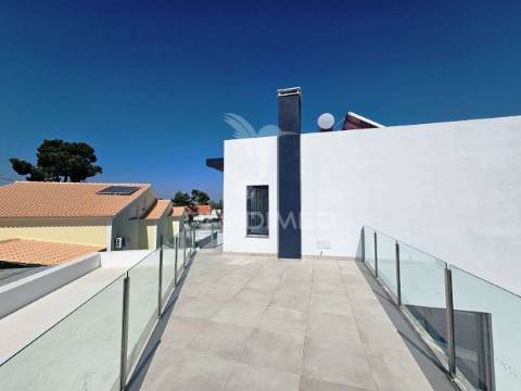 Moradia isolada t5, c/piscina e box, na brejoeira - azeitão