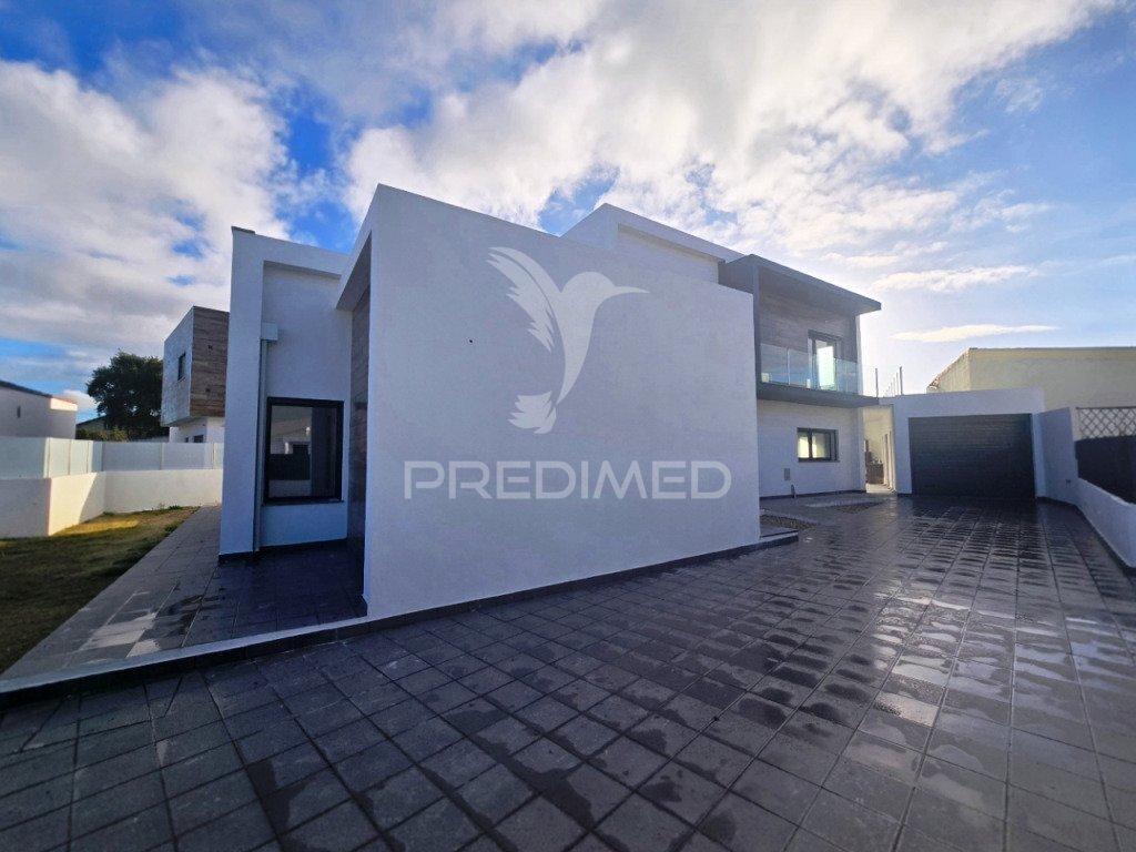 Moradia isolada t5, c/piscina e box, na brejoeira - azeitão