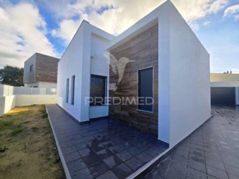 Moradia isolada t5, c/piscina e box, na brejoeira - azeitão