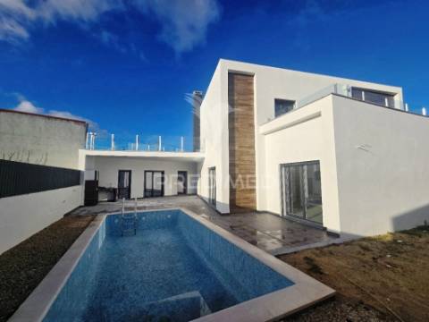 Moradia isolada t5, c/piscina e box, na brejoeira - azeitão