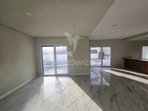 Moradia isolada t5, c/piscina e box, na brejoeira - azeitão