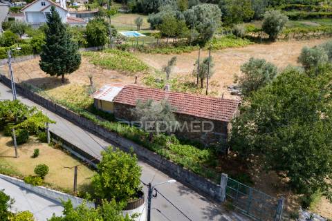 Quintinha com casa em xisto para recuperar – anais