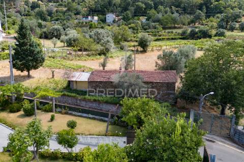 Quintinha com casa em xisto para recuperar – anais