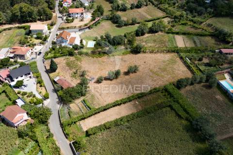 Quintinha com casa em xisto para recuperar – anais