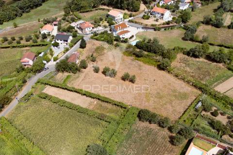 Quintinha com casa em xisto para recuperar – anais