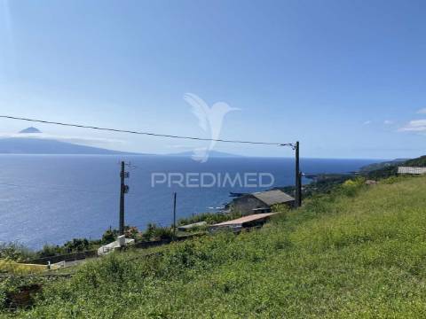 Terreno urbanizável de 726 m² – freguesia de manadas