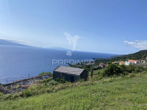 Terreno urbanizável de 726 m² – freguesia de manadas