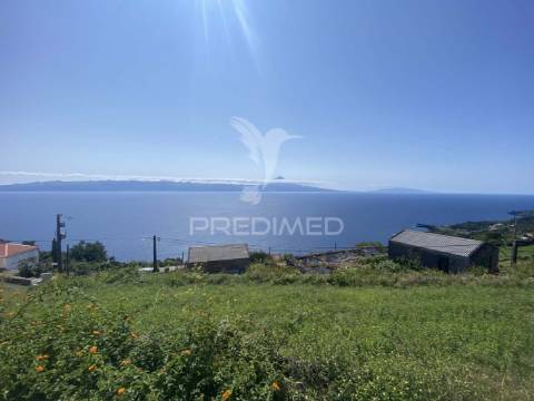 Terreno urbanizável de 726 m² – freguesia de manadas