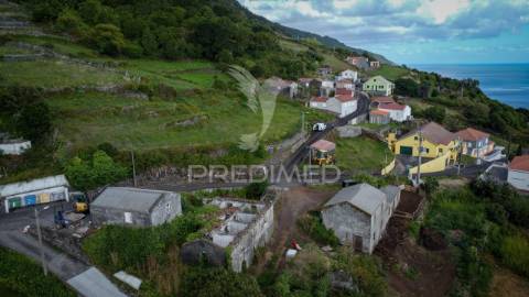 Terreno urbanizável de 726 m² – freguesia de manadas