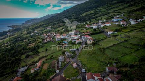 Terreno urbanizável de 726 m² – freguesia de manadas