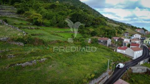 Terreno urbanizável de 726 m² – freguesia de manadas