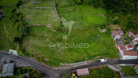 Terreno urbanizável de 726 m² – freguesia de manadas