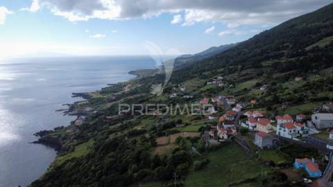 Terreno urbanizável de 726 m² – freguesia de manadas