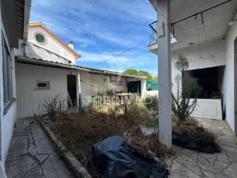 Oportunidade de investimento - moradia com 5 quartos em matos cheirinhos