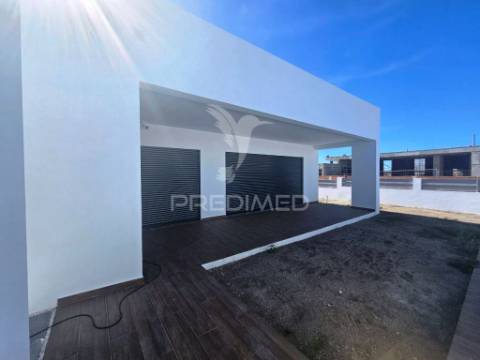 Moradia isolada t3 c/piscina e garagem, vale choupo-azeitão
