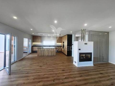 Moradia isolada t3 c/piscina e garagem, vale choupo-azeitão