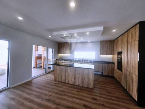 Moradia isolada t3 c/piscina e garagem, vale choupo-azeitão