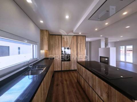 Moradia isolada t3 c/piscina e garagem, vale choupo-azeitão