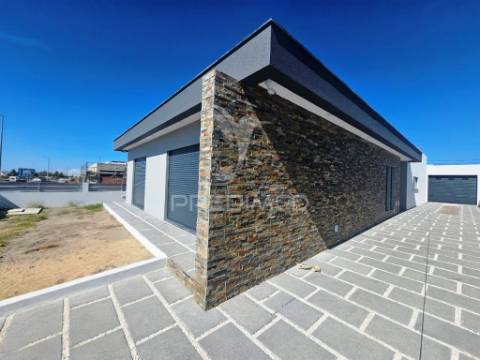 Moradia isolada t3 c/piscina e garagem, vale choupo-azeitão