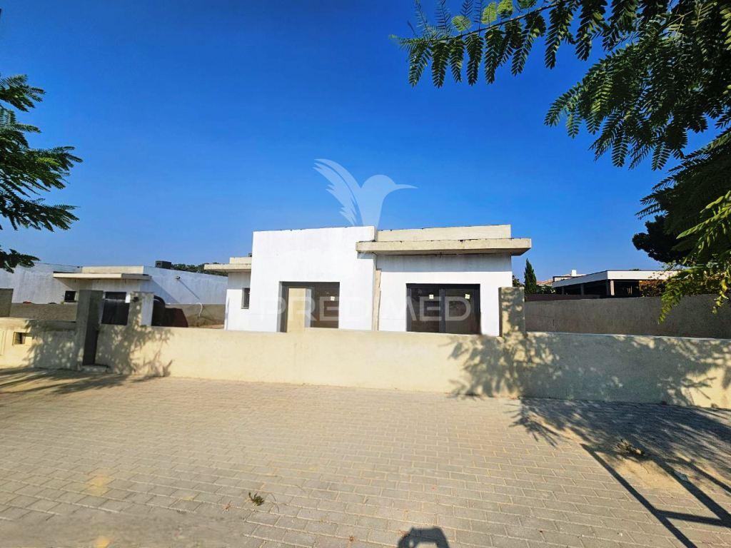Moradia isolada t3 c/piscina e garagem, em azeitão