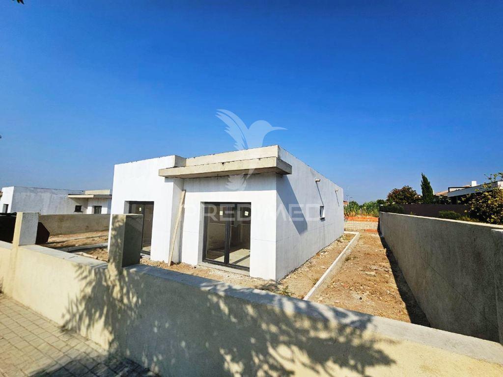 Moradia isolada t3 c/piscina e garagem, em azeitão