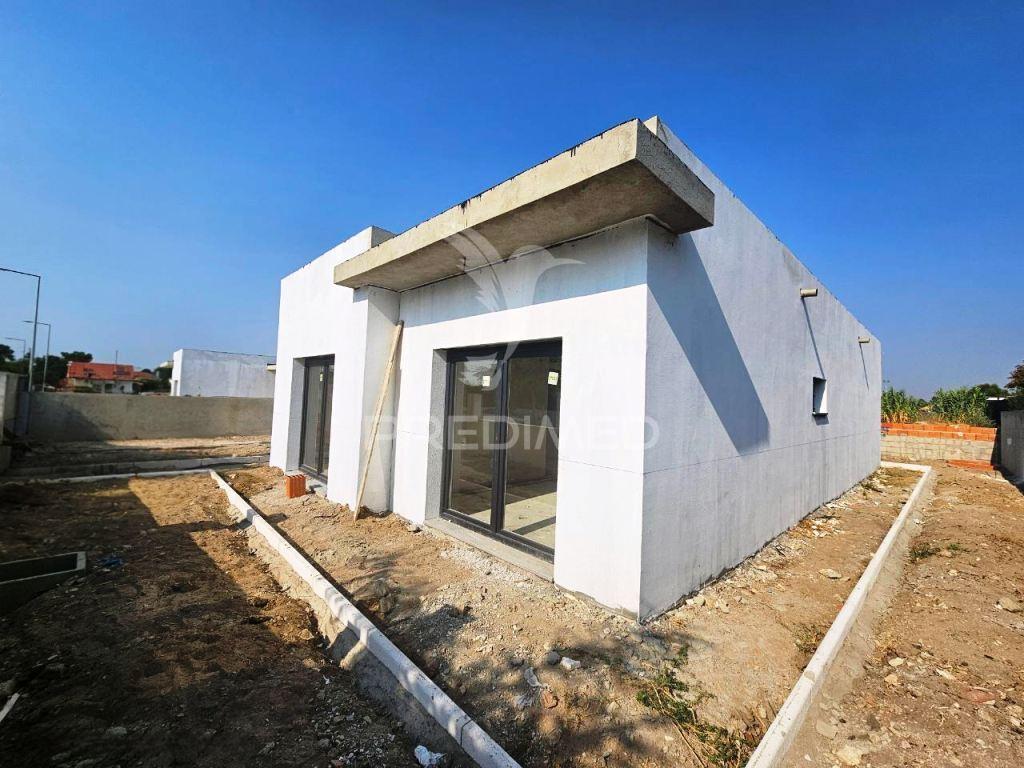 Moradia isolada t3 c/piscina e garagem, em azeitão