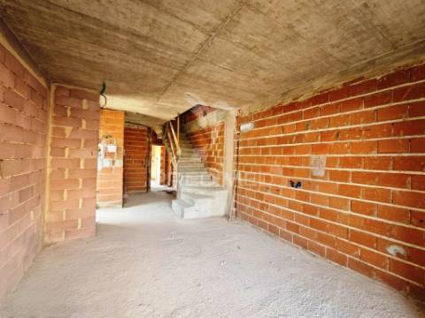 Moradia geminada t3 c/pérgula, p.general - fernão ferro