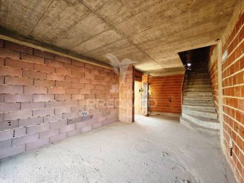 Moradia geminada t3 c/pérgula, p.general - fernão ferro