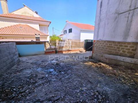 Moradia geminada t3 c/pérgula, p.general - fernão ferro