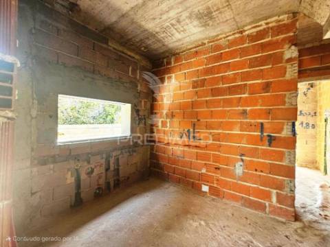 Moradia geminada t3 c/pérgula, p.general - fernão ferro