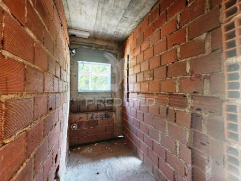 Moradia geminada t3 c/pérgula, p.general - fernão ferro