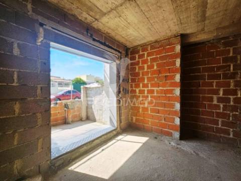 Moradia geminada t3 c/pérgula, p.general - fernão ferro