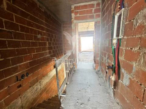 Moradia geminada t3 c/pérgula, p.general - fernão ferro