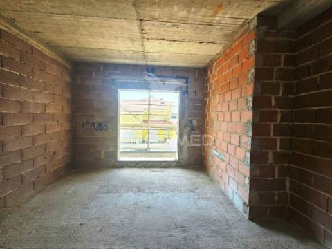 Moradia geminada t3 c/pérgula, p.general - fernão ferro