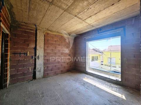 Moradia geminada t3 c/pérgula, p.general - fernão ferro