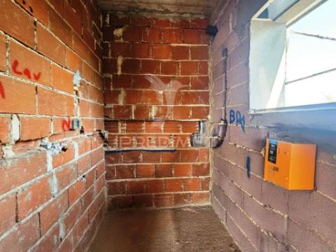 Moradia geminada t3 c/pérgula, p.general - fernão ferro