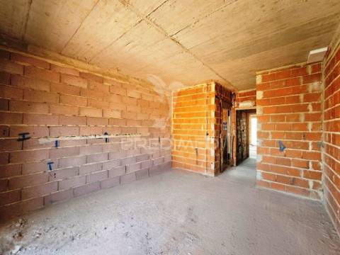 Moradia geminada t3 c/pérgula, p.general - fernão ferro